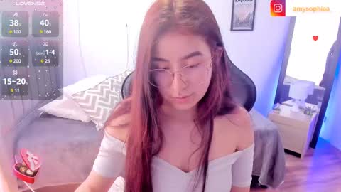 Snapshot of amy_sophiaa chatting on 02/26/25, 06:00 Amy sophia 3 online show from 02/26/25, 06:00