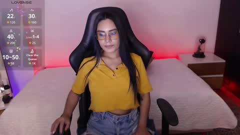 Mia Cristancho online show from 11/02/25, 03:03