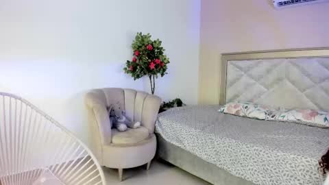 Snapshot of amy_sweetheat__ chatting on 10/23/25, 04:17 Amely online show from 10/23/25, 04:17