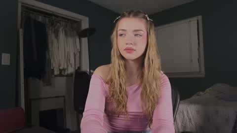 Snapshot of amyjj chatting on 09/22/25, 04:14 Amy online show from 09/22/25, 04:14