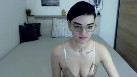 Snapshot of amylexy chatting on 01/13/25, 08:05 Hi there guys My pleasure in your hands pvt is open online show from 01/13/25, 08:05