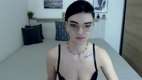 Snapshot of amylexy chatting on 01/22/25, 09:35 Hi there guys My pleasure in your hands pvt is open online show from 01/22/25, 09:35