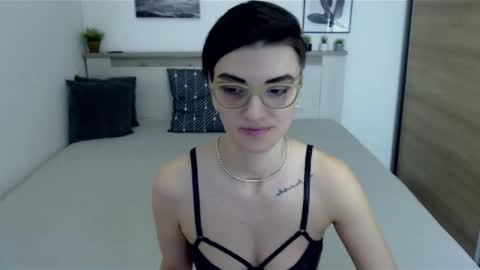 Snapshot of amylexy chatting on 02/01/25, 04:33 Hi there guys My pleasure in your hands pvt is open online show from 02/01/25, 04:33