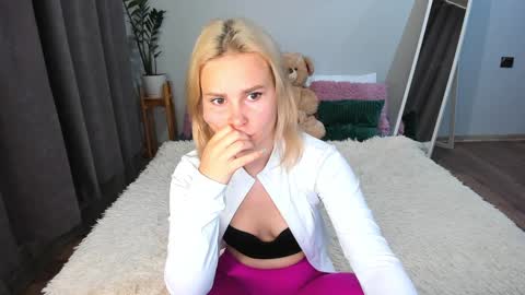 Snapshot of amymilson chatting on 01/27/25, 04:01 amymilson online show from 01/27/25, 04:01