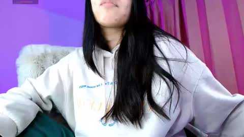 Snapshot of amyolimpo chatting on 11/12/25, 04:46 Amy ... Nice to meet u thumb up me please its important online show from 11/12/25, 04:46