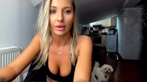 amyroberta92 online show from 12/08/24, 09:57