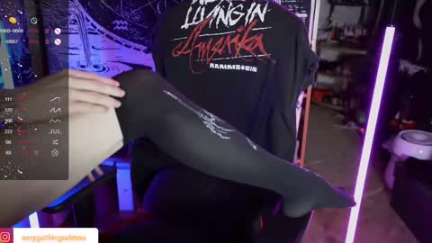 Snapshot of amywhitenessxx chatting on 02/15/25, 02:44 Amy switch Goddess divine Mistress online show from 02/15/25, 02:44