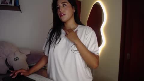 Ana online show from 10/26/25, 02:17