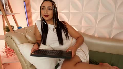 Snapshot of ana_riveros chatting on 09/15/25, 04:34 online show from 09/15/25, 04:34