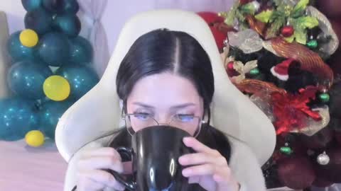 Snapshot of ana_ruuh chatting on 12/09/24, 09:58 Im anna but you can call me as you want online show from 12/09/24, 09:58
