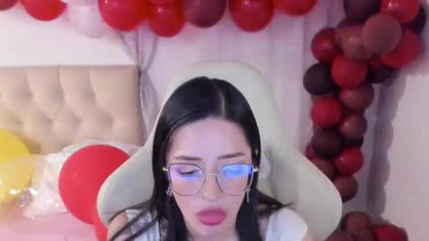 Snapshot of ana_ruuh chatting on 01/11/25, 07:05 Im anna but you can call me as you want online show from 01/11/25, 07:05
