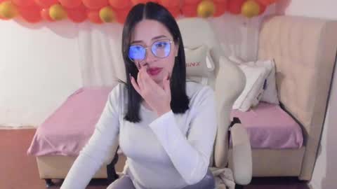 Snapshot of ana_ruuh chatting on 02/21/25, 12:38 Im anna but you can call me as you want online show from 02/21/25, 12:38