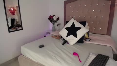 Snapshot of anaa_moon chatting on 02/06/25, 05:25 Ana Moon online show from 02/06/25, 05:25