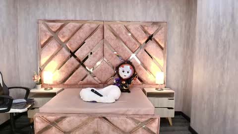 Snapshot of anabell_brown chatting on 10/18/25, 07:36 HI I AM ANABELL online show from 10/18/25, 07:36