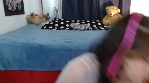 Snapshot of anabella_04 chatting on 01/05/25, 04:27 anabella_04 online show from 01/05/25, 04:27