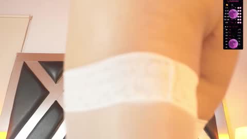 Ana Sofia Cooper online show from 10/28/25, 08:00