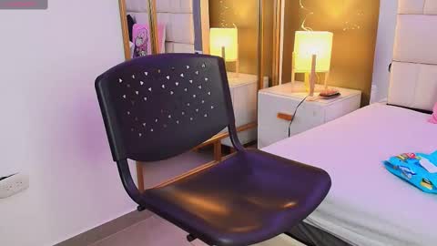 Anahi  online show from 10/21/25, 08:31