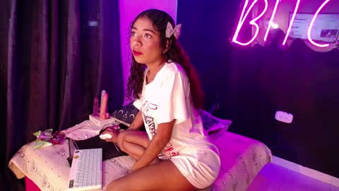 Snapshot of anais__cooper_ chatting on 12/12/24, 06:53 anais cooper online show from 12/12/24, 06:53