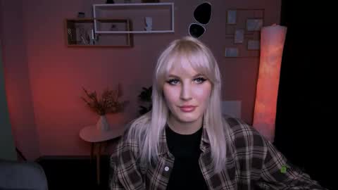 Snapshot of anais_boom chatting on 10/23/25, 07:56 Anais online show from 10/23/25, 07:56