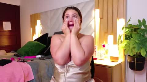 Snapshot of anaise_latif chatting on 09/13/25, 11:43 Anaise online show from 09/13/25, 11:43