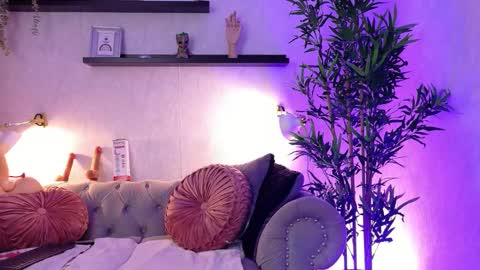 Anaise  online show from 10/21/25, 11:33