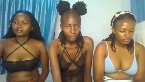 Snapshot of analeia_ chatting on 02/11/25, 03:18 Analeia online show from 02/11/25, 03:18