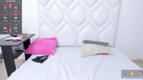 analia18  online show from 10/15/25, 02:39