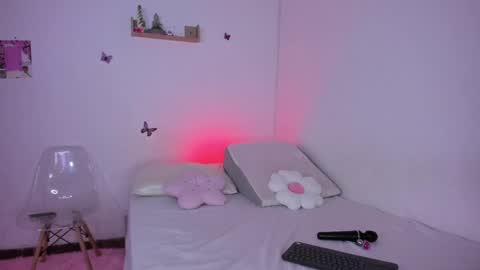 Snapshot of analia_collins chatting on 02/04/25, 02:17 Ana online show from 02/04/25, 02:17