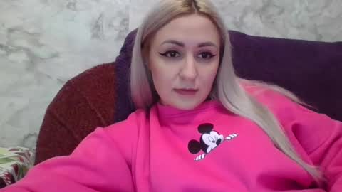 Snapshot of analqueen2024 chatting on 12/30/24, 01:47 analqueen2024 online show from 12/30/24, 01:47