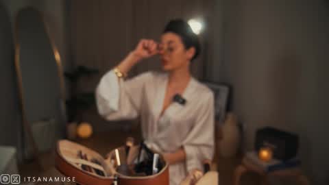 Snapshot of anamuse chatting on 10/15/25, 09:04 Ana online show from 10/15/25, 09:04