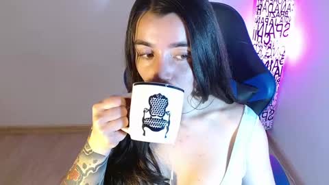 ana 3 online show from 10/09/25, 01:47