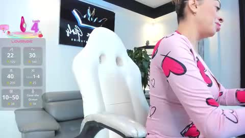 Snapshot of anaruiz1_ chatting on 11/03/25, 01:23 ana online show from 11/03/25, 01:23