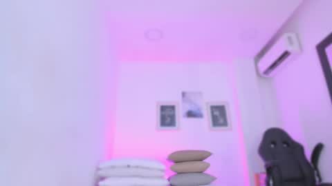 Ana online show from 10/17/25, 07:38