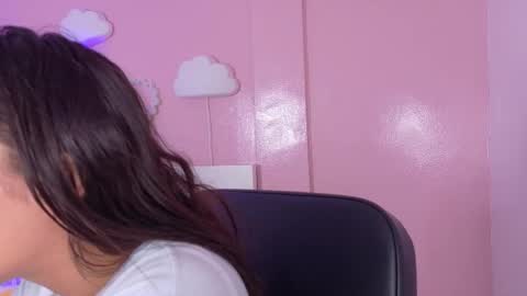 Snapshot of anavicc__ chatting on 10/16/25, 10:38 Kendra online show from 10/16/25, 10:38