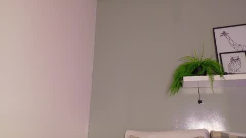 Kendra  online show from 10/29/25, 10:17