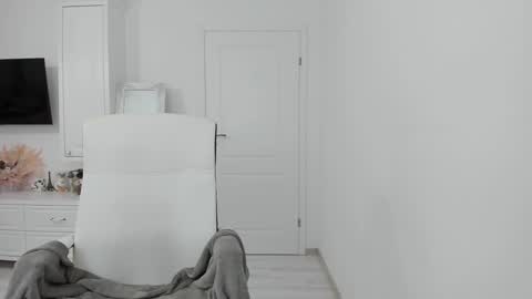 Snapshot of anayscaandy chatting on 01/13/25, 08:58 Andreea online show from 01/13/25, 08:58
