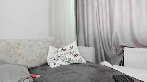 Snapshot of anayscaandy chatting on 02/14/25, 10:38 Andreea online show from 02/14/25, 10:38