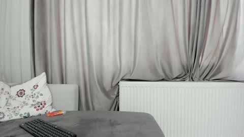Snapshot of anayscaandy chatting on 02/17/25, 09:13 Andreea online show from 02/17/25, 09:13