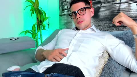 Snapshot of ander_perez chatting on 01/21/25, 04:37 ANDER online show from 01/21/25, 04:37