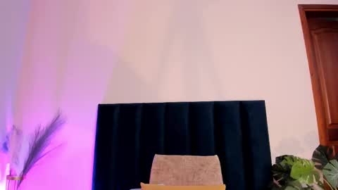 Snapshot of andracyruss chatting on 11/13/25, 11:42 Andra Cyrus online show from 11/13/25, 11:42