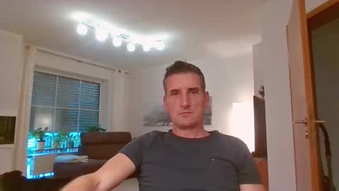 Name online show from 10/19/25, 03:12