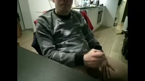 Snapshot of andre7760 chatting on 10/10/25, 08:08 my skyp       ericson1976 online show from 10/10/25, 08:08