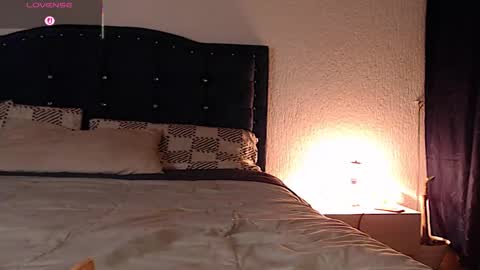 Snapshot of andrea_gomes_ chatting on 10/16/25, 06:03 andrea online show from 10/16/25, 06:03