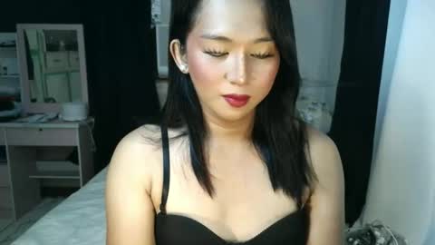 yanie online show from 11/18/25, 11:26