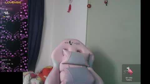 Snapshot of andrea_saenz_ chatting on 12/07/24, 11:18 online show from 12/07/24, 11:18