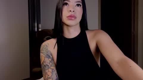 Snapshot of andrea_torres_ chatting on 11/12/25, 03:51 online show from 11/12/25, 03:51