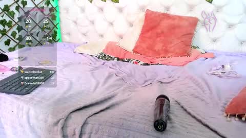 Naomi Andrea Daviss online show from 12/31/24, 02:36