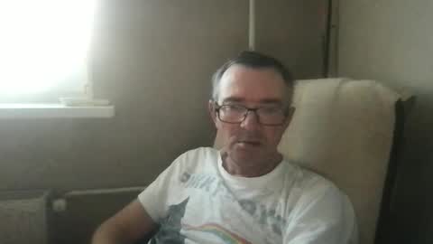 Snapshot of andreass60 chatting on 10/17/25, 05:54 andreass60 online show from 10/17/25, 05:54