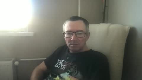 Snapshot of andreass60 chatting on 10/21/25, 12:39 andreass60 online show from 10/21/25, 12:39