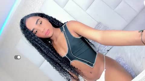 andreayano online show from 11/21/25, 05:50